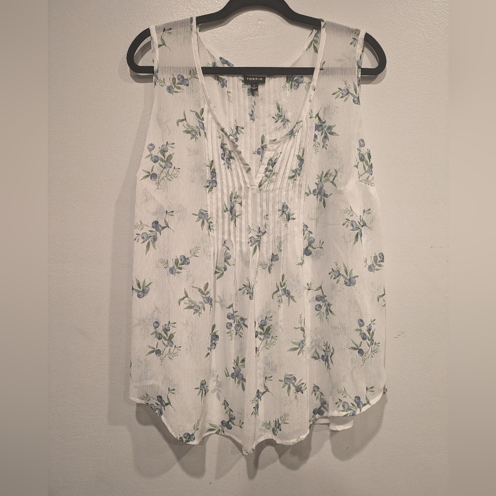 Torrid Blueberry Print Pintuck Tank Top 1X White Cottagecore Crinkle Blouse